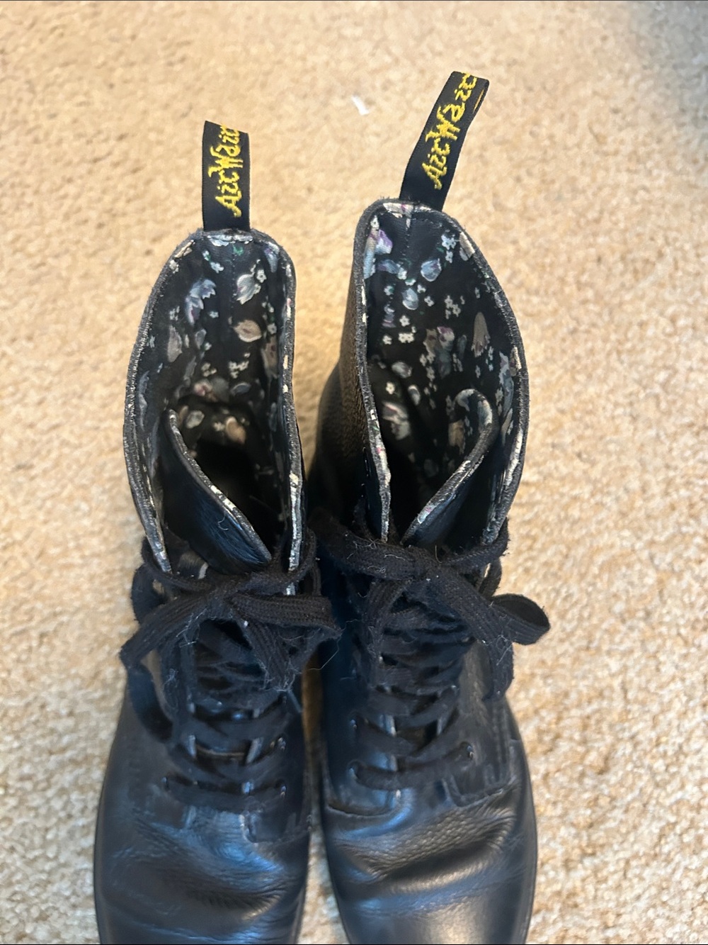 Dr. Martens High Top Stratford Boots